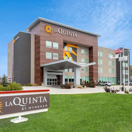 La Quinta Inn & Suites By Wyndham Shorewood