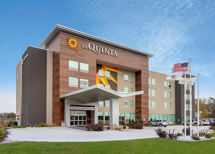 La Quinta & By Wyndham Hotel Shorewood