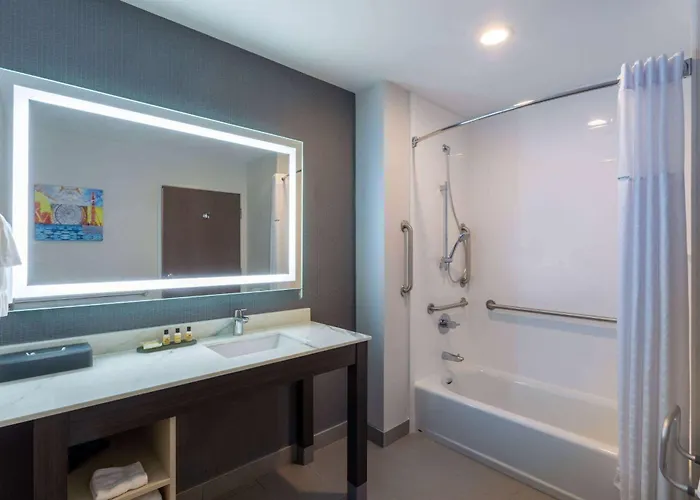 La Quinta & By Wyndham Hotel 3*