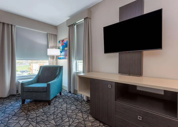 Hotel La Quinta & By Wyndham Shorewood
