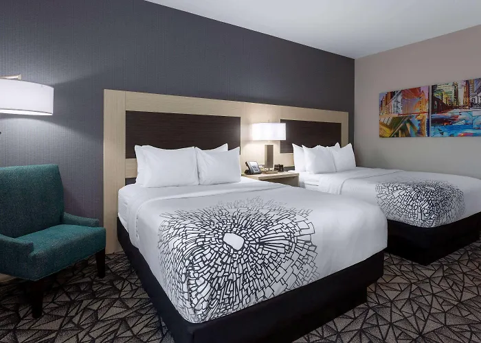 La Quinta & By Wyndham Shorewood