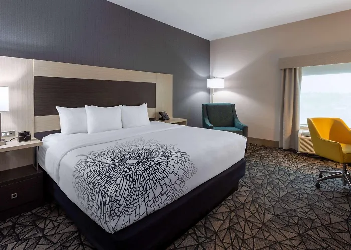 Hotel La Quinta & By Wyndham 3*