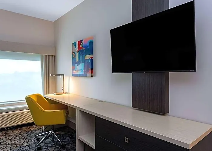Hotel La Quinta & By Wyndham Shorewood
