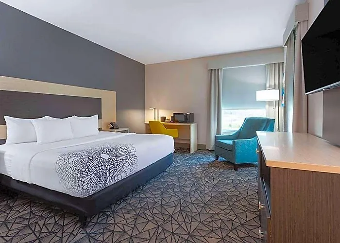 La Quinta & By Wyndham Hotel