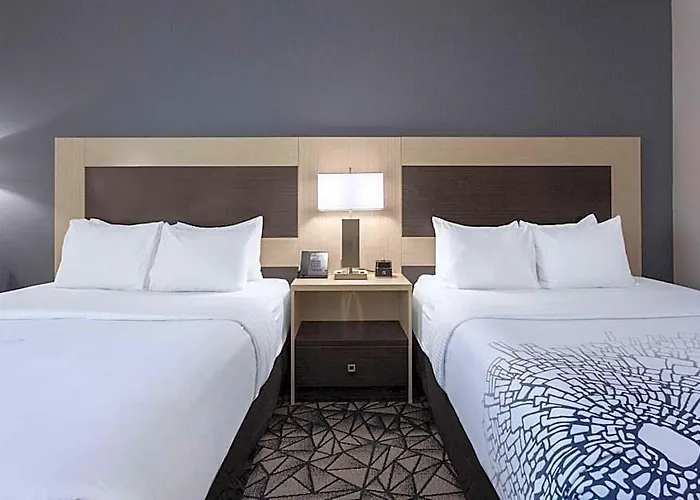 Hotel La Quinta & By Wyndham 3*