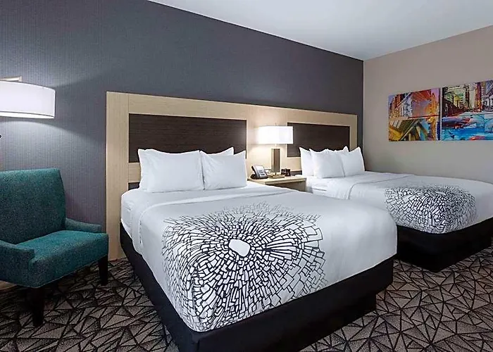 Hotel La Quinta & By Wyndham Shorewood
